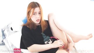 beautiful girl justyourwaifu fingers her pussy on webcam