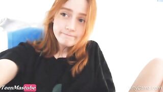 beautiful girl justyourwaifu fingers her pussy on webcam