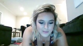 Toriirose she fingers her narrow holes and shakes her round ass 2019-10-28