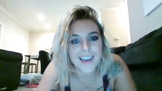 Toriirose she fingers her narrow holes and shakes her round ass 2019-10-28