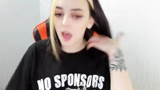 Jam inked lady shows her legs and bangs her vagina with a sex toy 2019-11-04