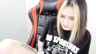 Jam inked lady shows her legs and bangs her vagina with a sex toy 2019-11-04