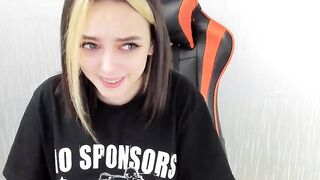 Jam inked lady shows her legs and bangs her vagina with a sex toy 2019-11-04