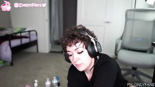 Evelynpiers extreme brunette with short curly hair and a round ass gets fucked doggystyle with a sex machine 2022-06-08 02:23