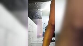 Moly_showerpiss 2022-05-05 19:17