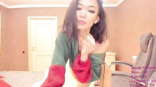 Skinny brunette Lindamei sucks a fake cock like a pro 2019-12-13 18:33