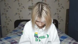 Uni loves young babe slowly takes off her bra and panties 2019-12-17