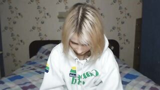 Uni loves young babe slowly takes off her bra and panties 2019-12-17