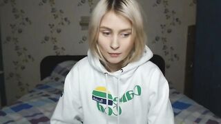 Uni loves young babe slowly takes off her bra and panties 2019-12-17