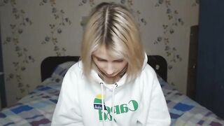 Uni loves young babe slowly takes off her bra and panties 2019-12-17