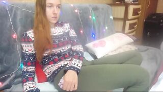 Peaceduke leggy girl takes off her tight leggings and jerks off her vagina 2019-12-20