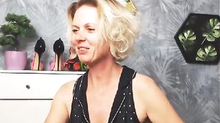 Xsexycarla well-groomed milf demonstrates her slim legs for her admirers 2019-08-15