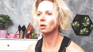 Xsexycarla well-groomed milf demonstrates her slim legs for her admirers 2019-08-15