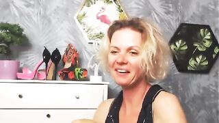 Xsexycarla well-groomed milf demonstrates her slim legs for her admirers 2019-08-15