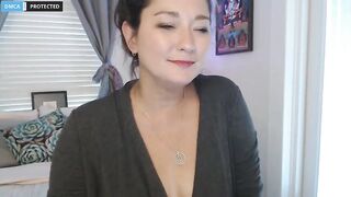 W33nam0m0 depraved brunette jerks off her vagina on the floor 2019-05-19