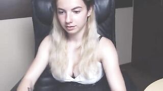 Lindatay young blonde smokes and shows her round tits 2019-06-04