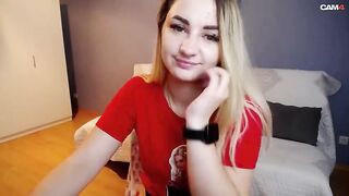 Muahyou blonde takes off her red t-shirt and shows sexy underwear 2019-08-15