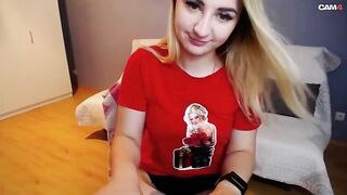 Muahyou blonde takes off her red t-shirt and shows sexy underwear 2019-08-15