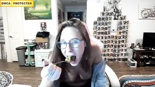 Pr3ttyp1nkpussy brunette cooking dinner with naked tits and fingering pussy with toy 2019-09-12