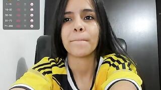 Xx queen xx young chick starts masturbating on a chair and licking her tits 2020-01-30