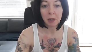 Sexmaschine7 inked milf drills her pudenda with a black dildo 2020-02-20