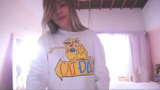Kendalltyler young blonde in yellow t-shirt makes a bit dancing shows her parts 2019-06-13 21:01