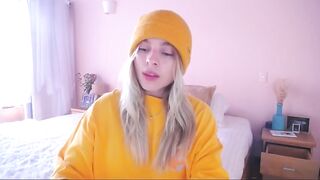 Kendalltyler young blonde in yellow t-shirt makes a bit dancing shows her parts 2019-06-13 21:01