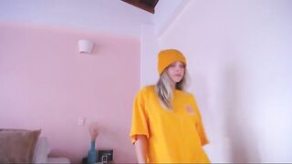 Kendalltyler young blonde in yellow t-shirt makes a bit dancing shows her parts 2019-06-13 21:01