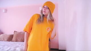 Kendalltyler young blonde in yellow t-shirt makes a bit dancing shows her parts 2019-06-13 21:01