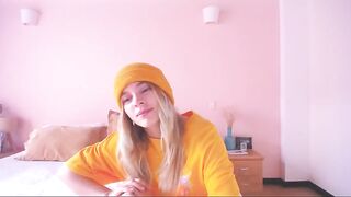 Kendalltyler young blonde in yellow t-shirt makes a bit dancing shows her parts 2019-06-13 21:01