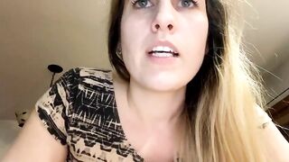Milkingmommy horny blonde spreads her legs and passionately masturbates on the bed 2020-03-30