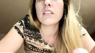 Milkingmommy horny blonde spreads her legs and passionately masturbates on the bed 2020-03-30