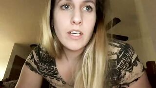 Milkingmommy horny blonde spreads her legs and passionately masturbates on the bed 2020-03-30