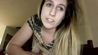 Milkingmommy horny blonde spreads her legs and passionately masturbates on the bed 2020-03-30