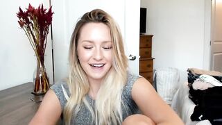 Texasthicc sweet blonde in sunglasses enthusiastically rubs her horny cunt and moans with pleasure 2020-09-01 20:19