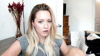 Texasthicc sweet blonde in sunglasses enthusiastically rubs her horny cunt and moans with pleasure 2020-09-01 20:19