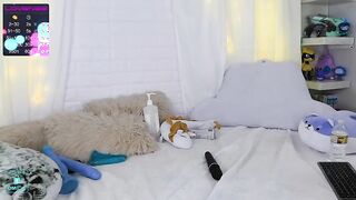 Pepperxminthe hot chick avatar inserts blue rubber cock into her vagina 2:30 2020-12-08