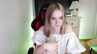 Angel_dustt lifting her sweater, cute blonde with pleasure shows her neat tits 2020-12-17