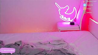 _demi_dee_ young superheroine licks a rubber dick, pouring saliva over it 2020-12-17