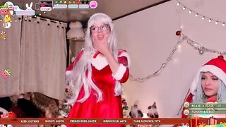 Maru_chan_ two naked lesbians in wigs masturbate their wet vaginas on a chair 2020-12-19