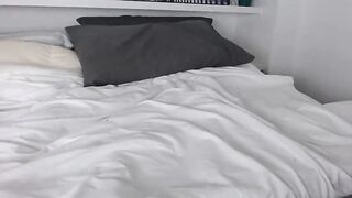 Sarah n1 sexy young lady armed with a big vibrator to jerk off her horny hole 2020-03-09 20:00