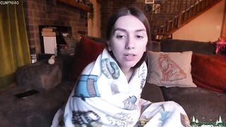 Daydreamur gurl amateur brunette gently fingers her shaved pussy 2020-03-26
