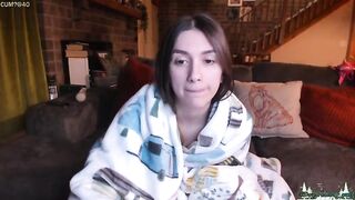 Daydreamur gurl amateur brunette gently fingers her shaved pussy 2020-03-26