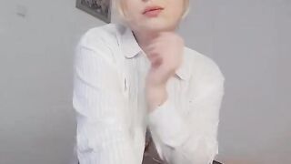 Amateur woman _mellania_ works as a webcam model for cash 2020-04-20 14:00