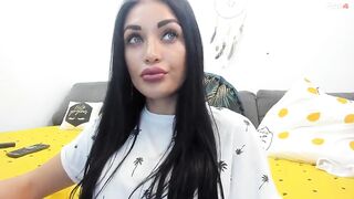 Sas4a brunette in a t-shirt masturbates her pussy with a sex toy through her panties 2020-07-30 12:15
