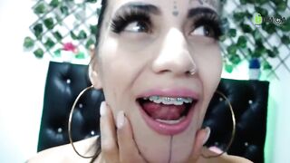Summer_fox_ tattooed chick tries to stick a big rubber cock in her horny pussy 2020-07-30 13:09