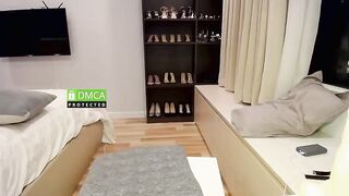 Yeu_asian slender blonde with long hair twists her ass on the bed 2021-01-09