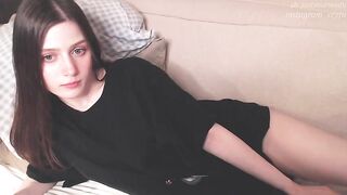 Justyourwaifu young babe picks up a t-shirt and shows her naked body 2021-01-12