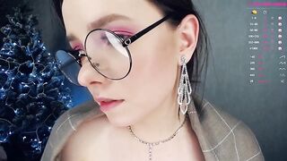 Sonya_blade9 girl in glasses masturbates hairy vagina through panties with oil 2021-01-02