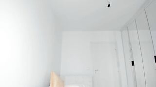 Karah_mel brunette rips off her sexy lingerie and passionately jerks off her vagina 2021-03-29